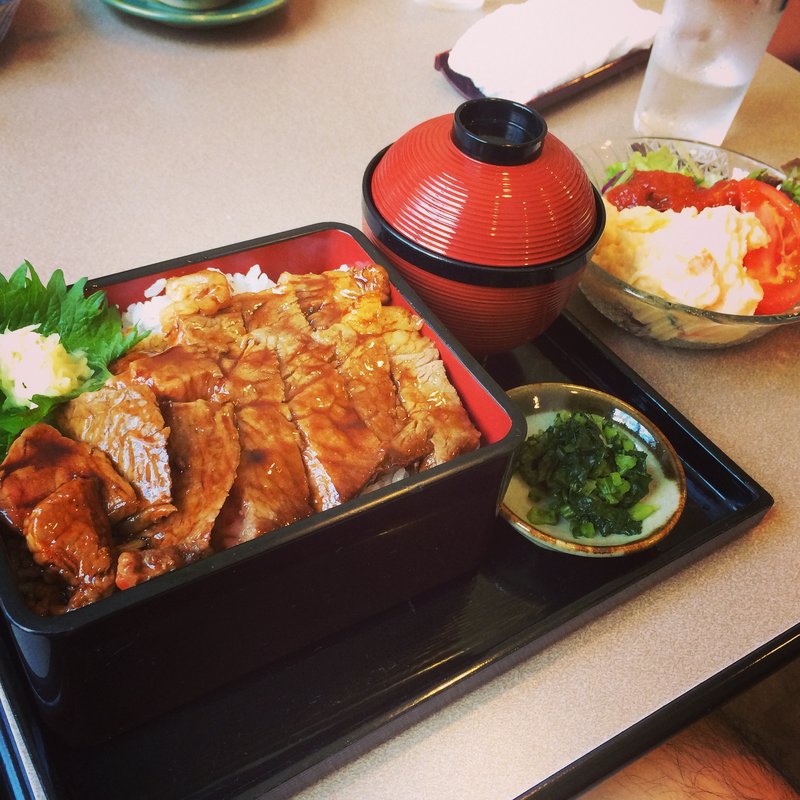 ステーキ重(津々井)