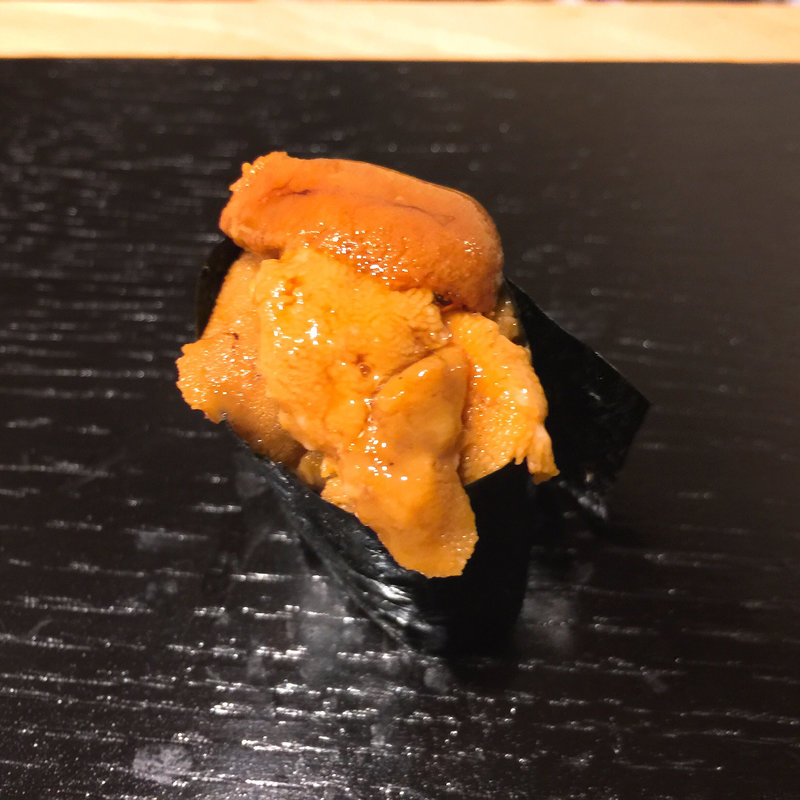 ウニの軍艦巻き(鮨 うえ岡)