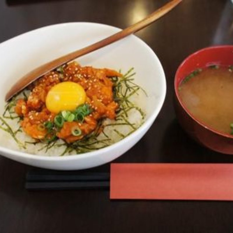 サーモンユッケ丼(ジュゲム （Jugemu）)