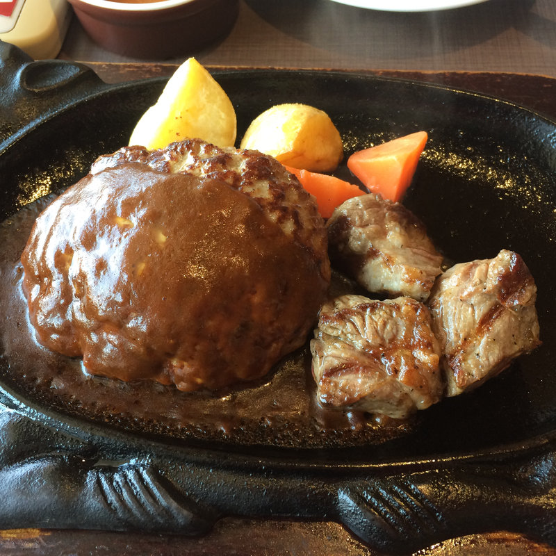 ハンバーグ&カットステーキランチ(ステーキハウス フォルクス 豊洲店)