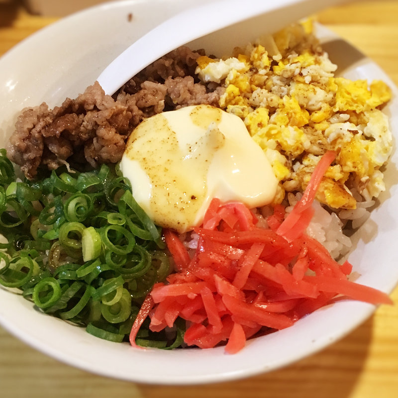 極肉で3色丼(みそ汁付き)(いっちゃん)