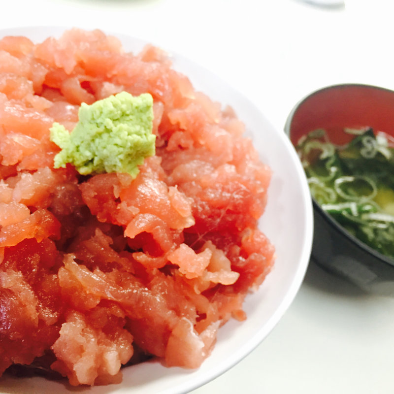 中落ち丼(鶴亀屋食堂 （名物マグロ丼）)
