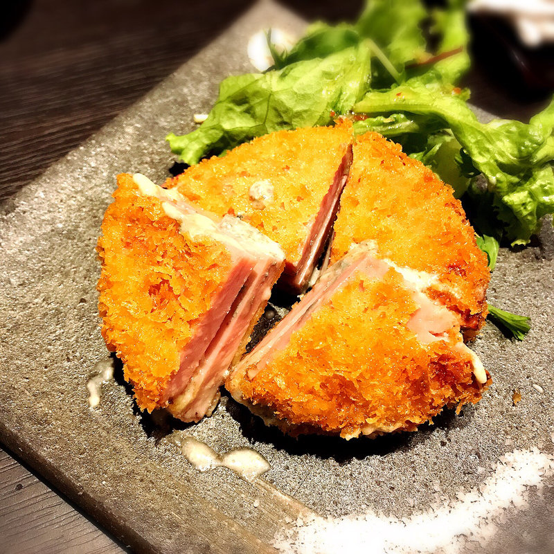 ゴルゴンゾーラのハムカツ(炉端の佐藤 中目黒本店)