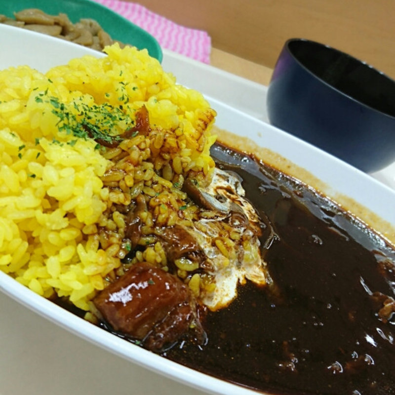 牛すじハヤシライス(チカショク さくら)