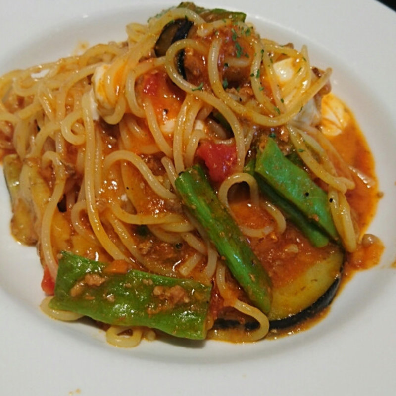 トマトソースのパスタ(エミリーフローゲ)