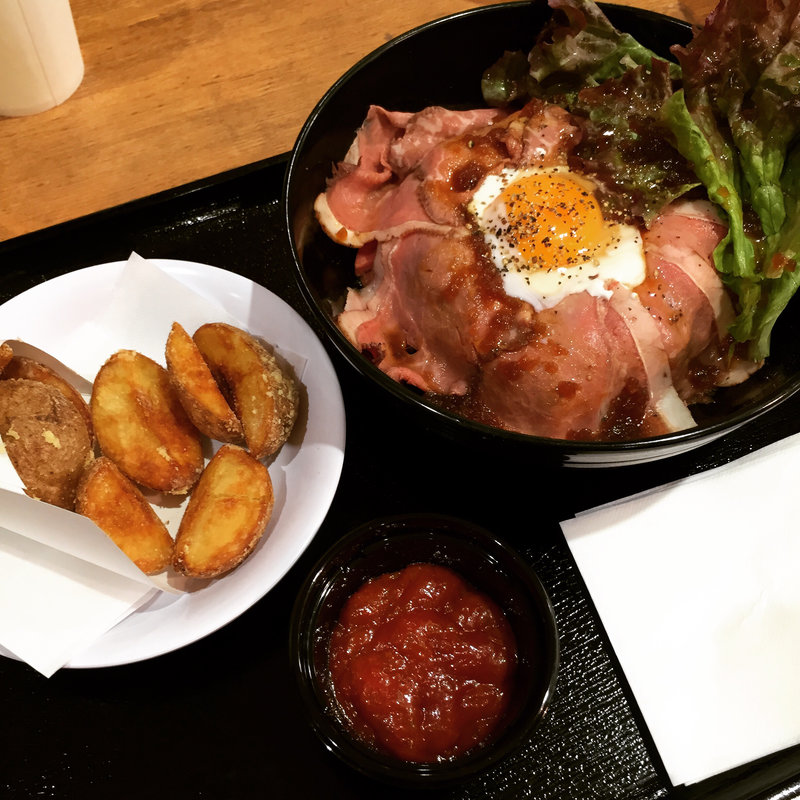 贅沢ローストビーフ丼(全国ご当地グルメ屋台 アリオ亀有店 （ゼンコクゴトウチグルメヤタイ）)