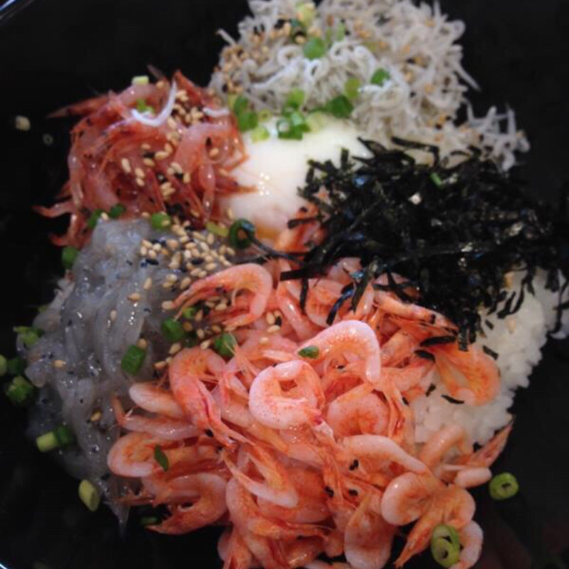 しらすと桜えびの饗宴(沼津港海鮮食堂 サマサ水産)