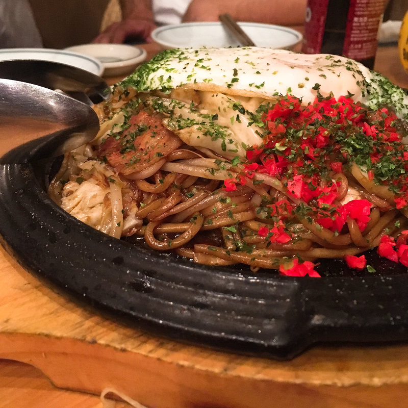 キャベツたっぷりどーも特製ソース焼きそば(焼きそば居酒屋 どーも)