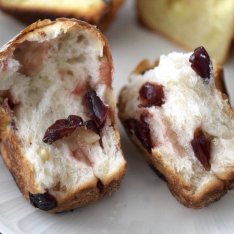 クランベリーと松の実のパン(パン・ド・ラサ)