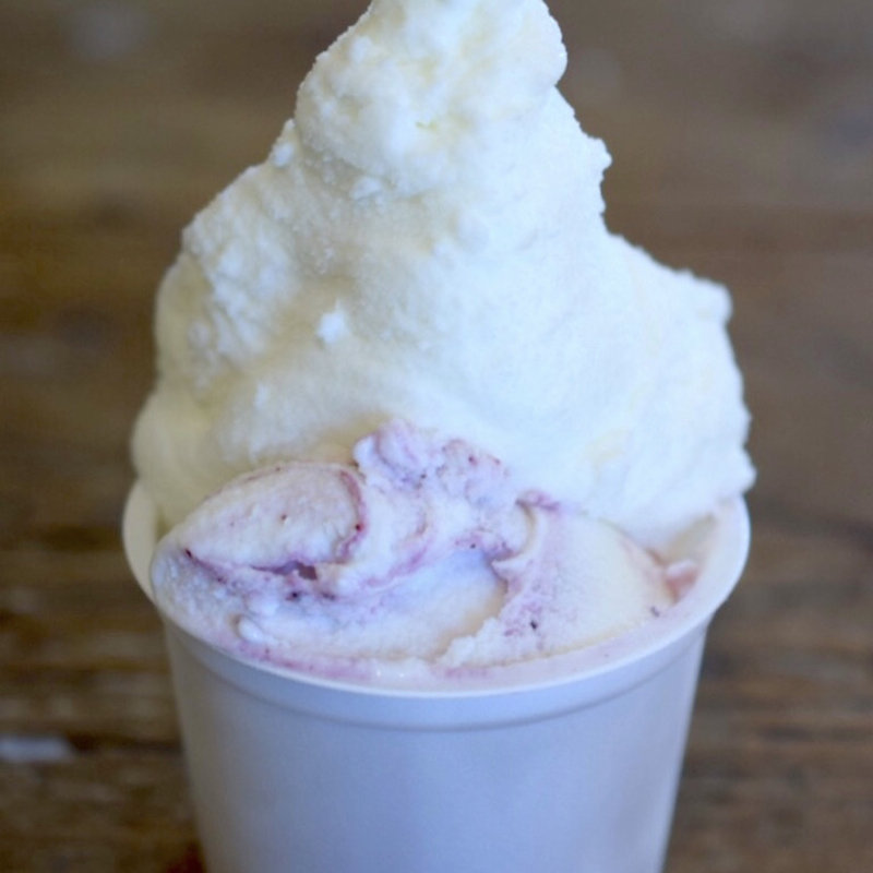 白桃とブルーベリーヨーグルトのダブル(パンデパン 巻カフェレストラン　 )