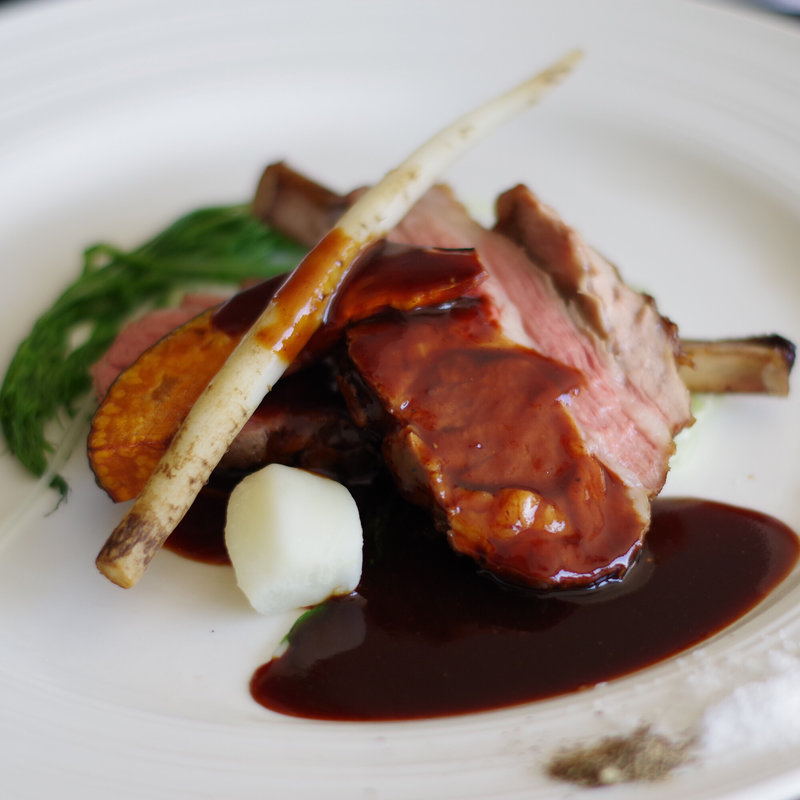 骨付仔羊背肉のロティ ローズマリーの香り(ラ・プラージュ （La・Plage）)