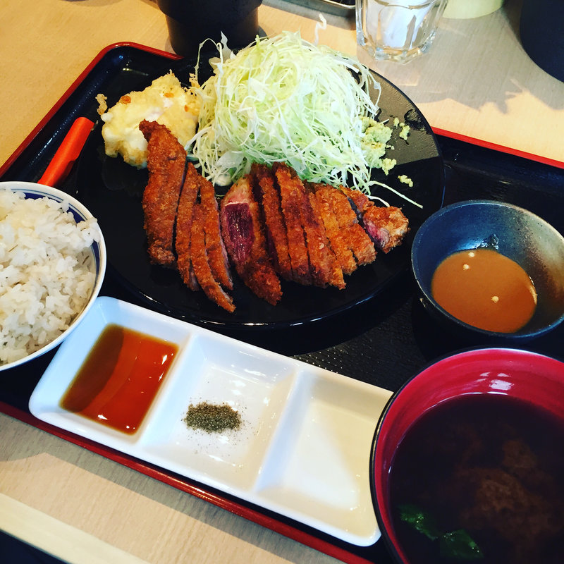 牛ロースカツ膳(牛カツ専門店 京都勝牛 小川町 )