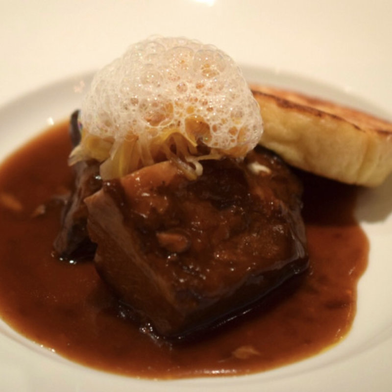 梅山肩肉の赤ワイン煮込み　セビエッテンクヌーデルを添えて(銀座ハプスブルク・ファイルヒェン)