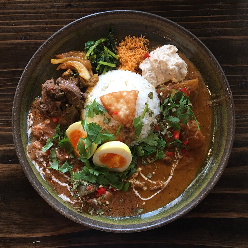 あかつ亭 大根とアサリのカレー &スリランカ風チキンカレー(朝〆ほるもん専門店まるじゅう)