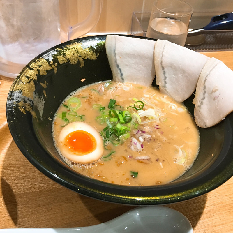 鶏煮込み醤油らーめん(くろす)