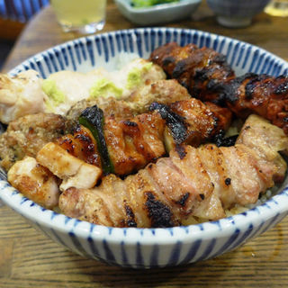 サラリーマンで賑わう京橋で、お昼から食べたい焼き鳥ランチなど１０選