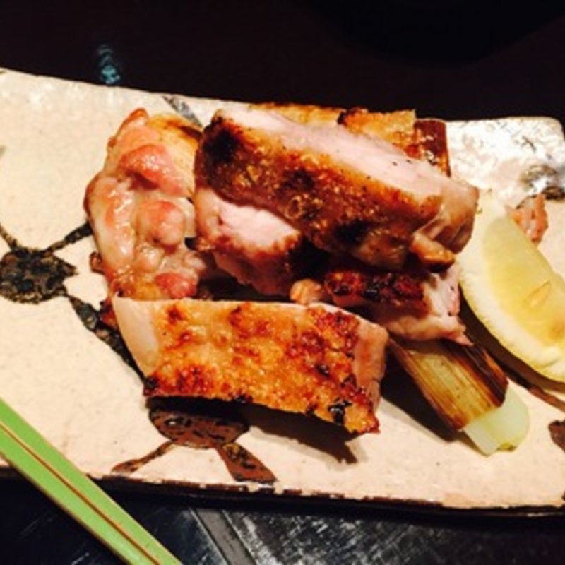 炭火焼きの鶏もも肉(和食とお酒 きいろ 青山店)