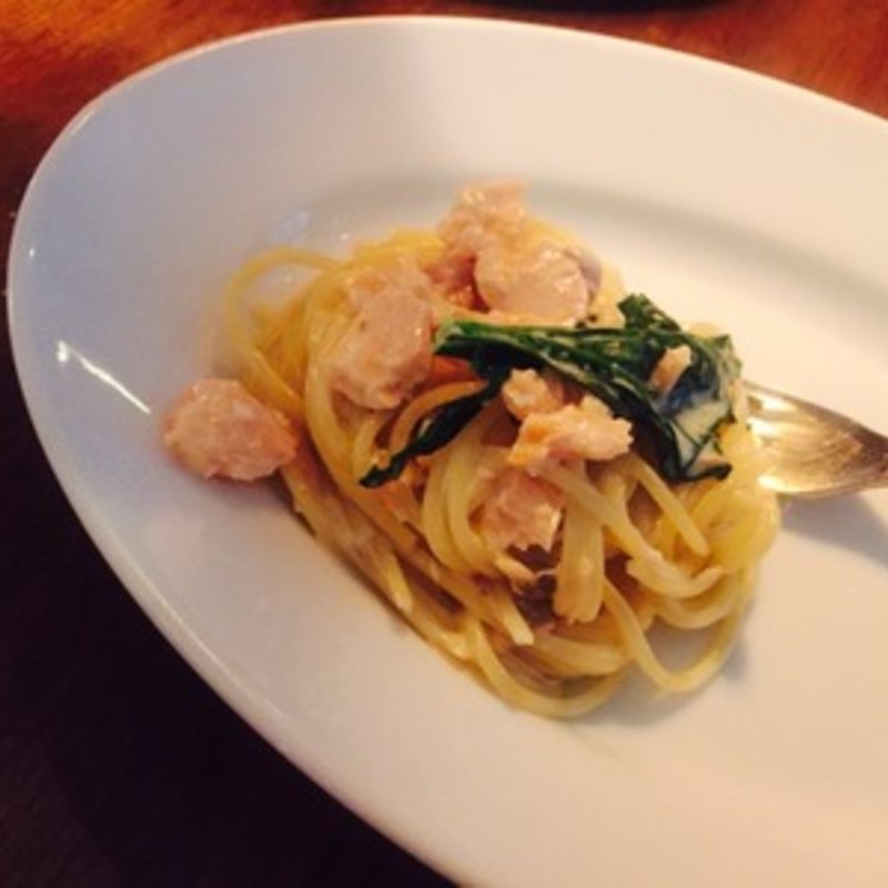 サーモンのクリームパスタ(シクスバイオリエンタルホテル)