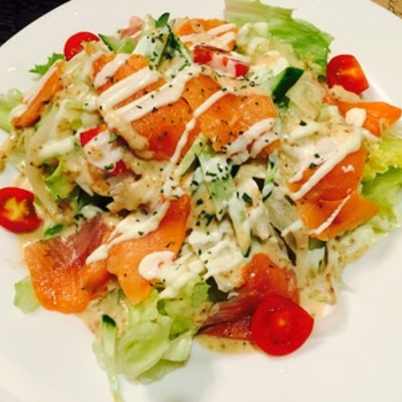 サーモンサラダ(ステーキやるじゃん 本店)