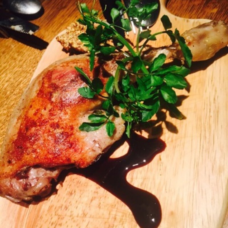 フランス産 鴨もも肉のコンフィ(ビストロ　ヴァンブリュレ 表参道 （Vin Brule）)