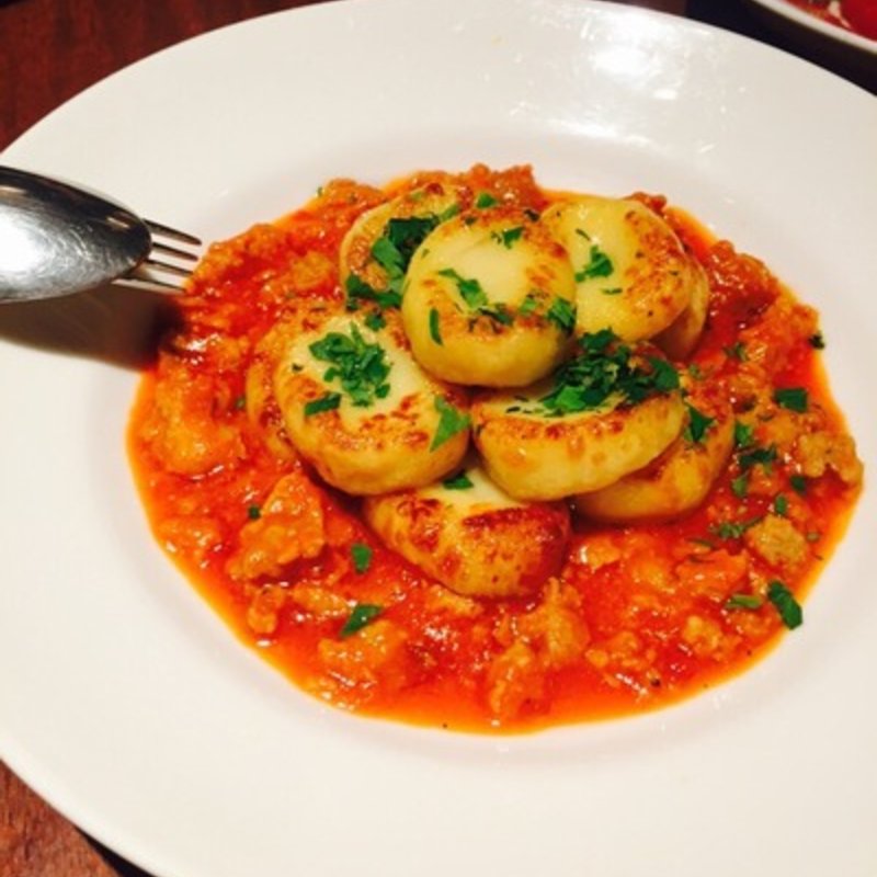 ジャガイモの焼きニョッキ ソーセージのアラビアータソース(ピッツエリア・バッジオ （PIZZERIA BAGGIO）)