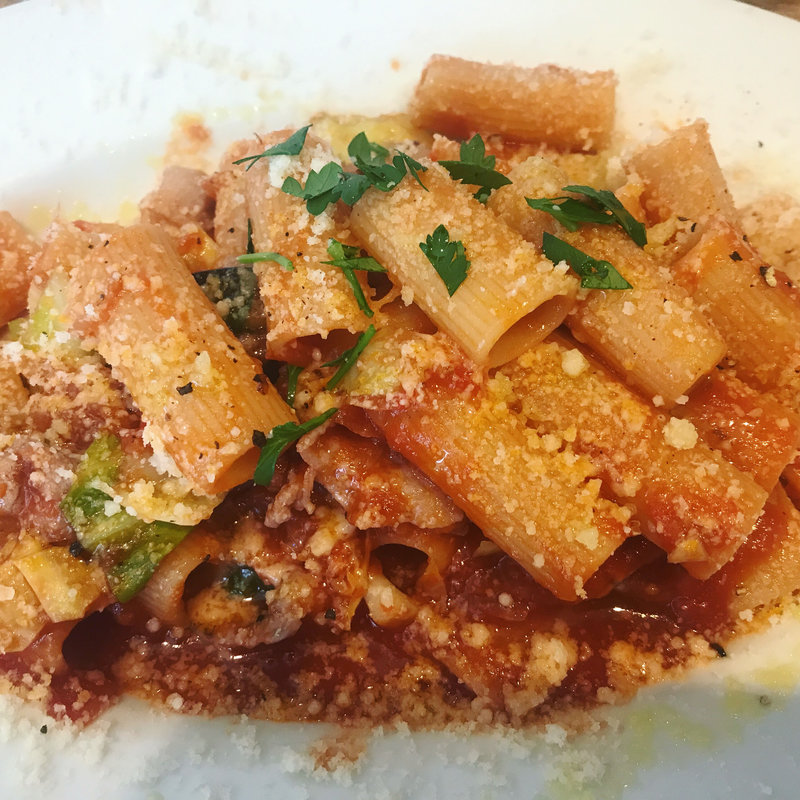 リガトーニのトマトソース(トラットリア バール ジョルノ (Trattoria Bar Giorno))