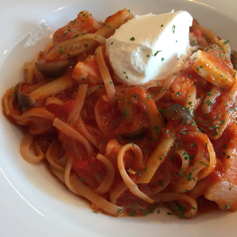 マスカルポーネとベーコンとキノコのトマトソース(トレオット西院店)