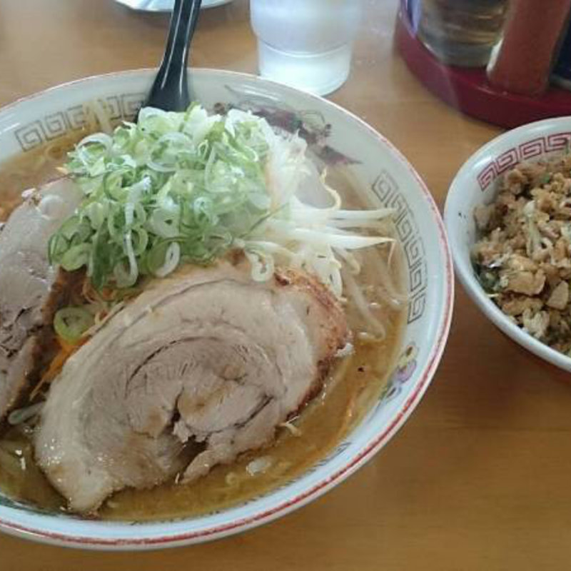 味噌ラーメン(味濃いめ、麺固め、野菜ダブル、メンマ抜き)(八屋 本店 （はちや）)