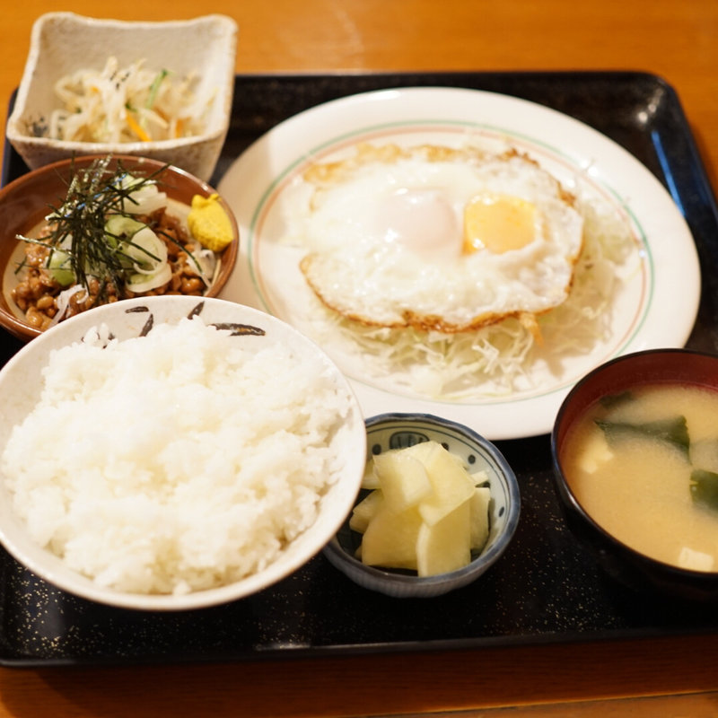 目玉焼定食(納豆つき)(富久どり食堂 )