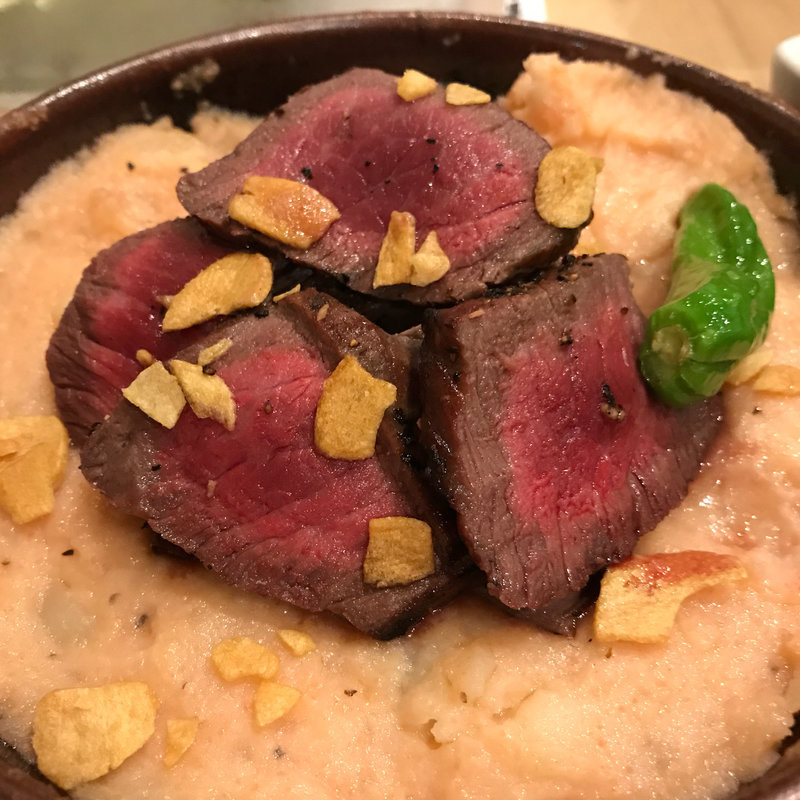 蔵王牛赤身ロースト〜卸しにんにくポン酢〜(板前バル 印西牧の原店)