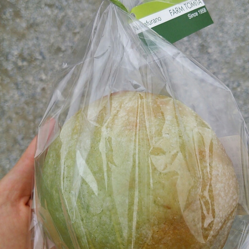 ふらのメロンパン(ファーム富田)