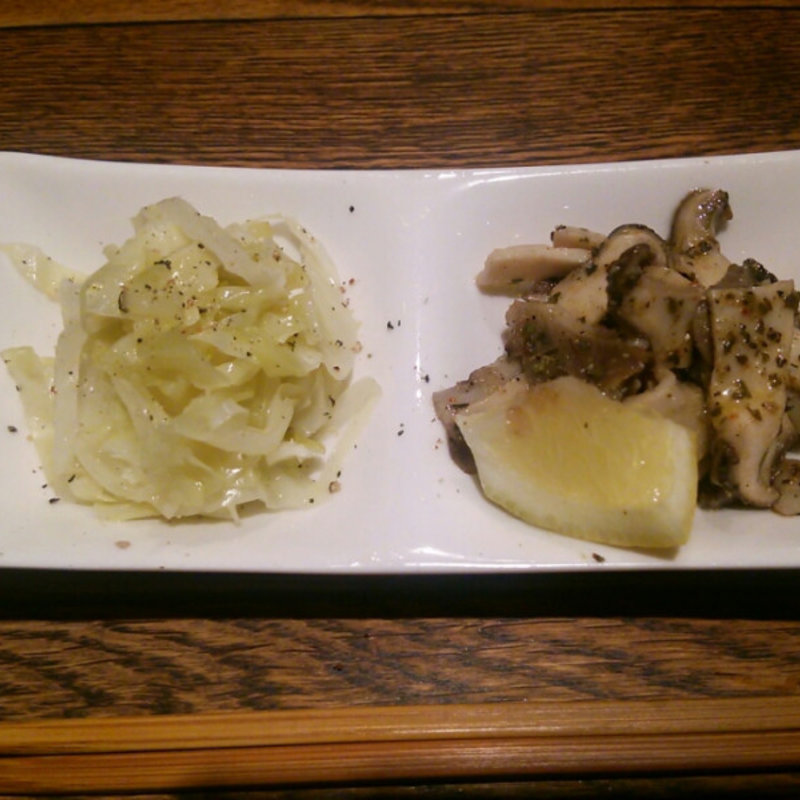 キャベツのピクルスときのこソテー(Columbia8 堺筋本町店)