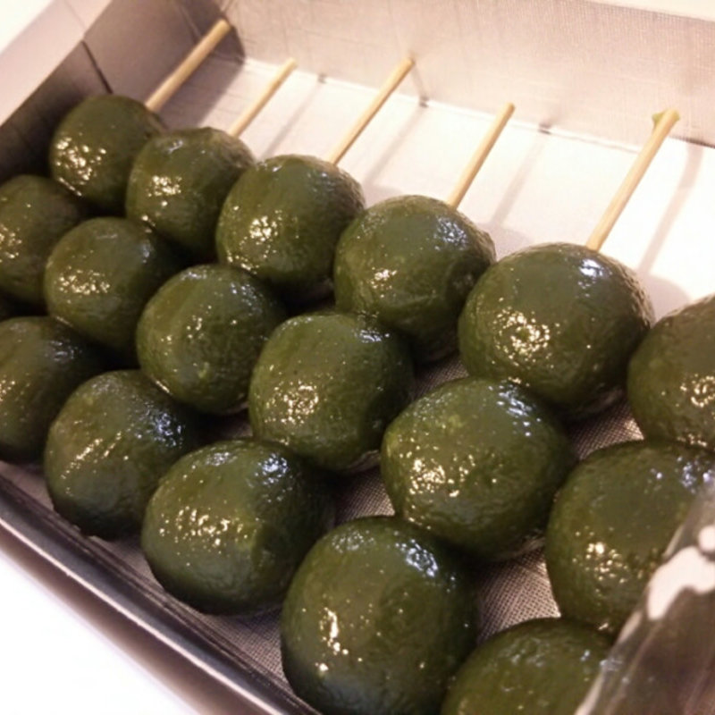 茶だんご(京阪宇治駅前 駿河屋 （けいはんうじえきまえ するがや）)