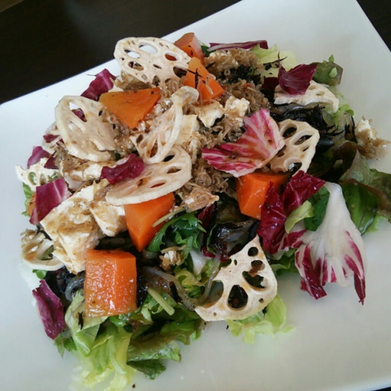 和風サラダ(カフェ　ド　ヴォアラ （Cafe de Voila【旧店名】ヴォアラカフェ）)