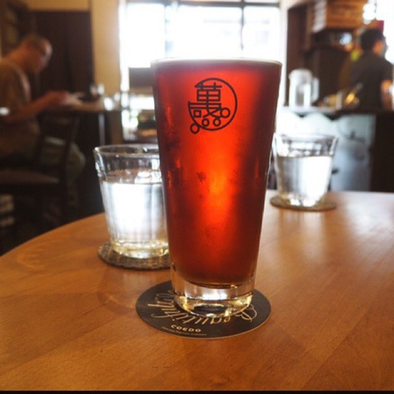 スワンレイクのアンバーエール(ビアカフェ 萬感)