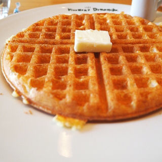 ワッフルとドリンク(café vivement dimanche｜カフェ ヴィヴモン ディモンシュ)