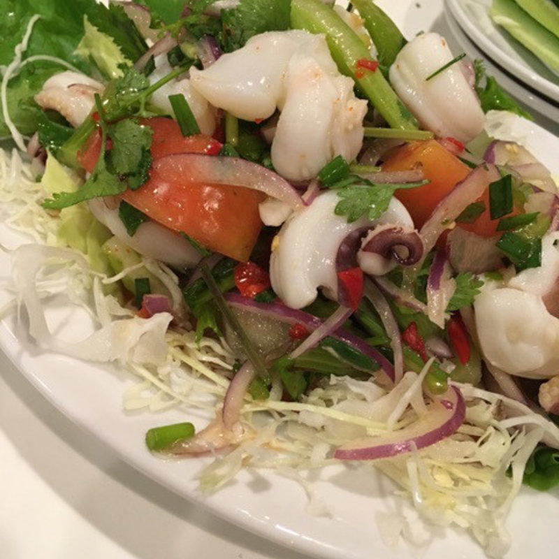 イカとセロリのサラダ(タイレストラン バーンタム)