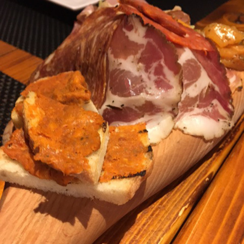 自家製アブルッツォサラミの盛り合わせ(トラットリア ダイ パエサーニ)