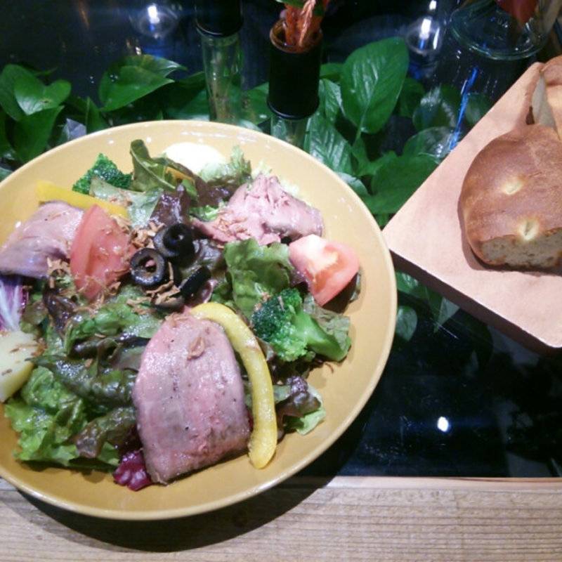 ローストビーフのサラダランチ(青山フラワーマーケットティーハウス赤坂Bizタワー店)