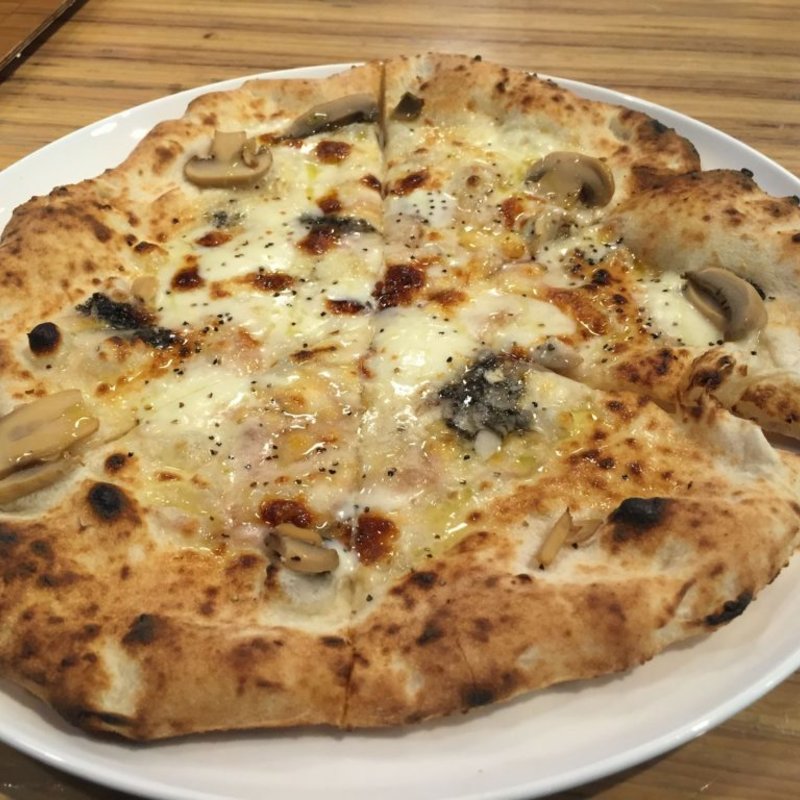 ふらのチーズピッツァ(ふらのアイスミルク工房)