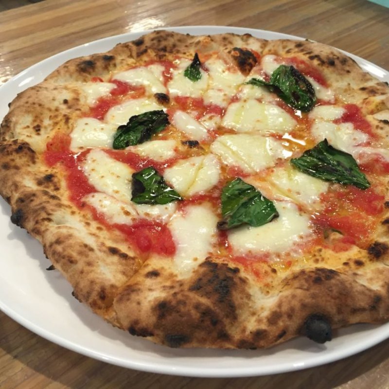 ピッツァ・マルゲリータ(ふらのアイスミルク工房)