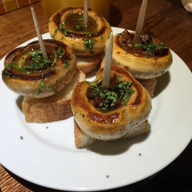 マッシュルームの鉄板焼き(スペインバル トロンパ)