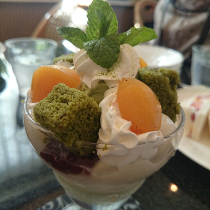 ミニ抹茶パフェ(いちごやさんのカフェテラスひらおか)