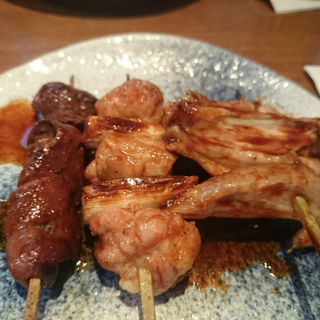 熱々でジューシーなお肉がたまらない！新宿で味わう絶品串焼き10選