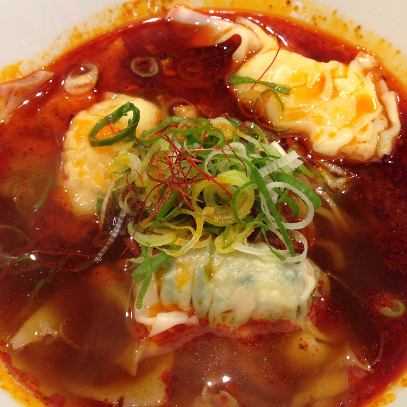 麻辣三種雲呑麺(香港雲呑専門店 賢記)