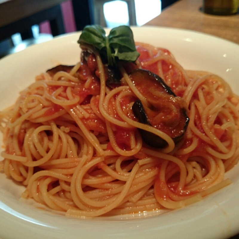 茄子とベーコンのトマトソース(ワインの酒場。ディプント浜松町店)