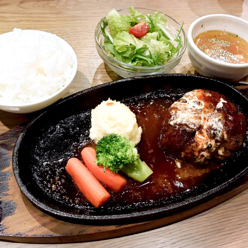 オリーブ牛手ごねハンバーグ定食(LIMIT DISH)