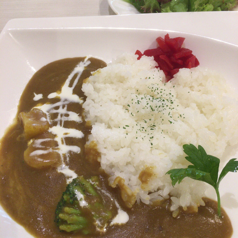 くせになるカレー・サラダ付き(シスターズカフェ )