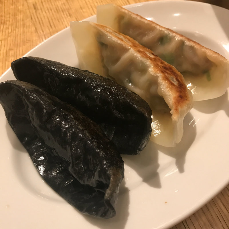 2色のパンダ餃子(紅虎餃子房 汐留シティーセンター店)