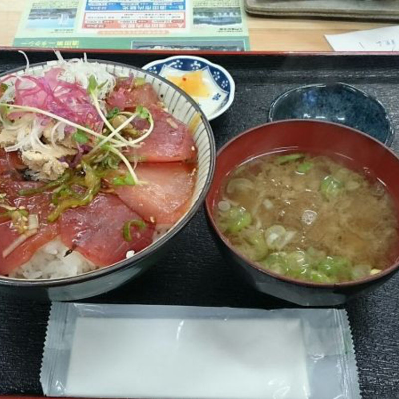 親子丼大盛(みなと市場 小松鮪専門店 （コマツマグロセンモンテン）)